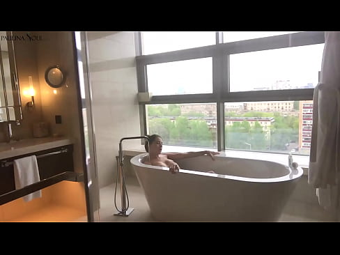 ❤️ Una nena tremenda masturbant-se apassionadament el cony al bany Vídeo porno a nosaltres ☑